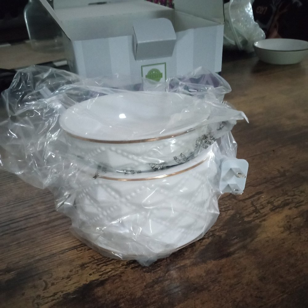Scentsy Diamond Milk Glass Wax Warmer
